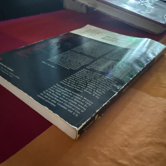 CHEMICAL BASIS OF LIFE: INTRODUCTION TO MOLECULAR & CELL BIOLOGY HC(FC-39-2) - Picture 3 of 10